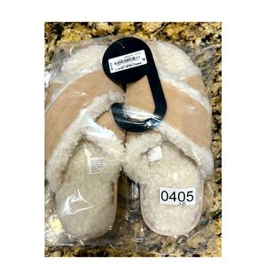 B8 NWT ALFANI House Slipper M7/8